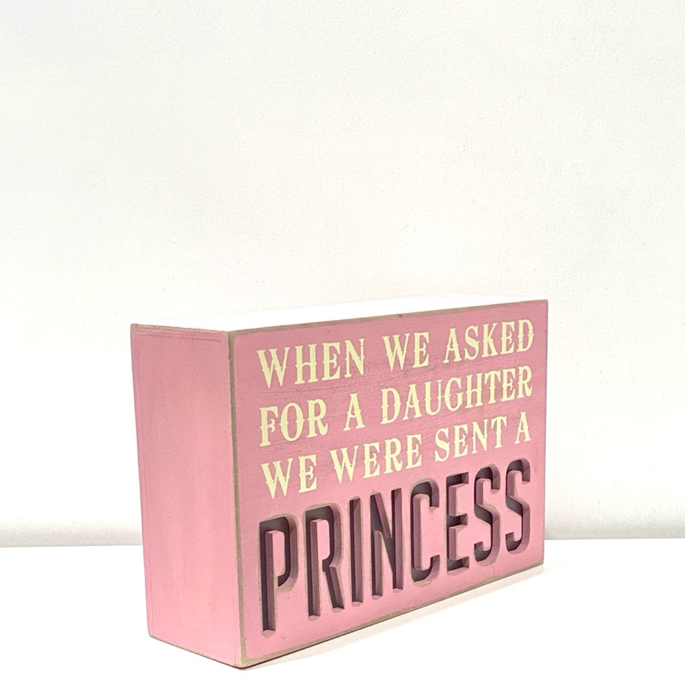 Pink 'Princess' Light-Up Sign - Picture 2 of 6